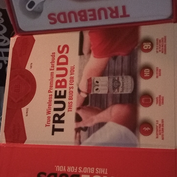 Beer lovers Budweiser earbuds earphones headphones NWB Christmas gift ideal - Picture 2 of 4